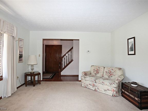 5th image of 17182 Greenwood Dr