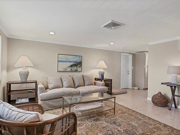 4th image of 1685 Chapline Ln