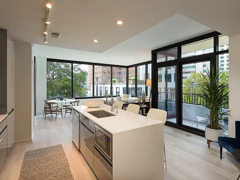 Lilli Midtown