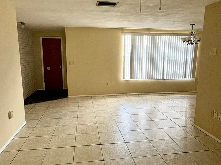 7124 Isle Dr — Photo 3