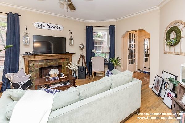 1st image of 4021 N Clarendon Ave APT 1E