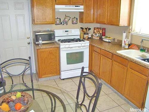 3rd image of 3908 Sweet Gum Dr
