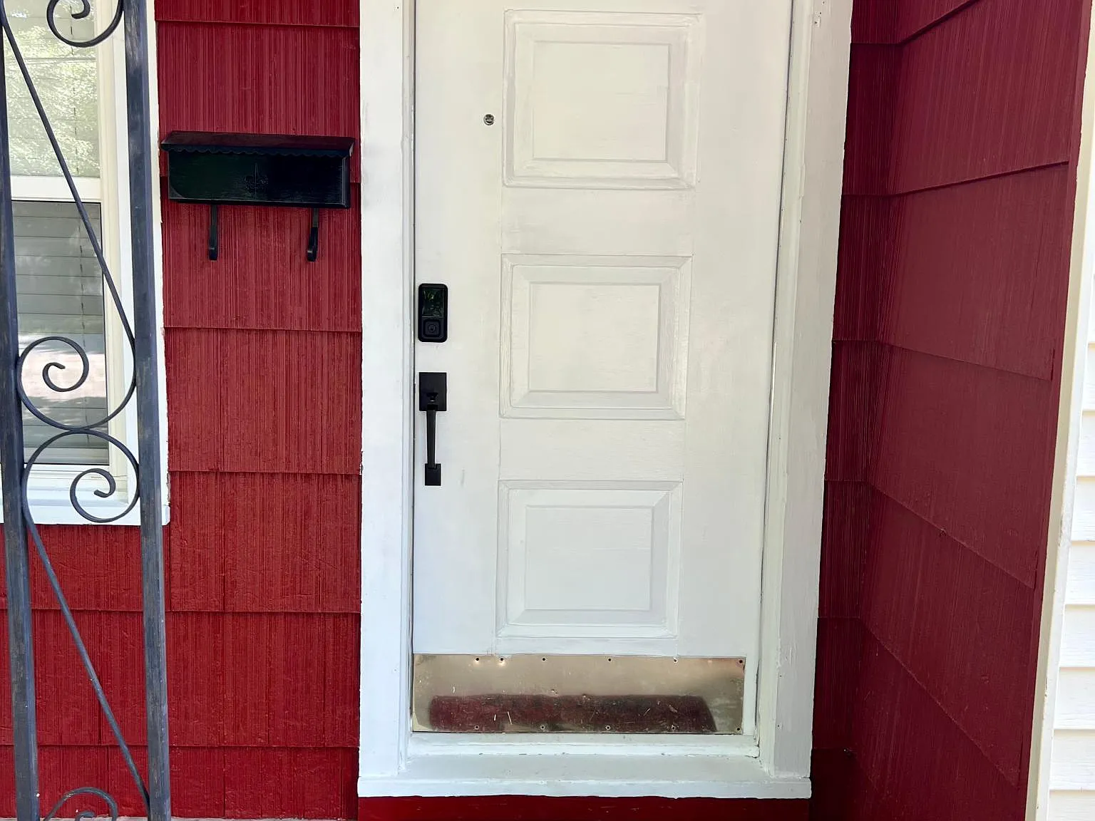 1614 N Oakland Ave — Photo 2