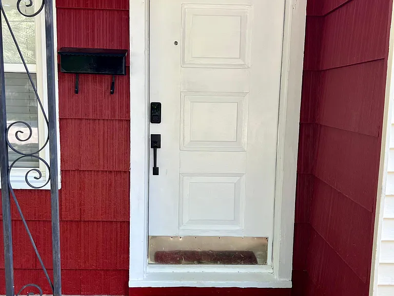 1614 N Oakland Ave — Photo 2