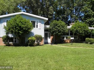 8828 Camfield Ct, Alexandria, VA 22308