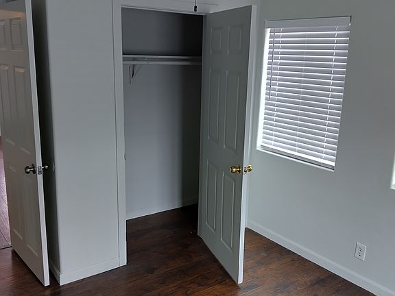 5th image of 2172 McKnight Dr