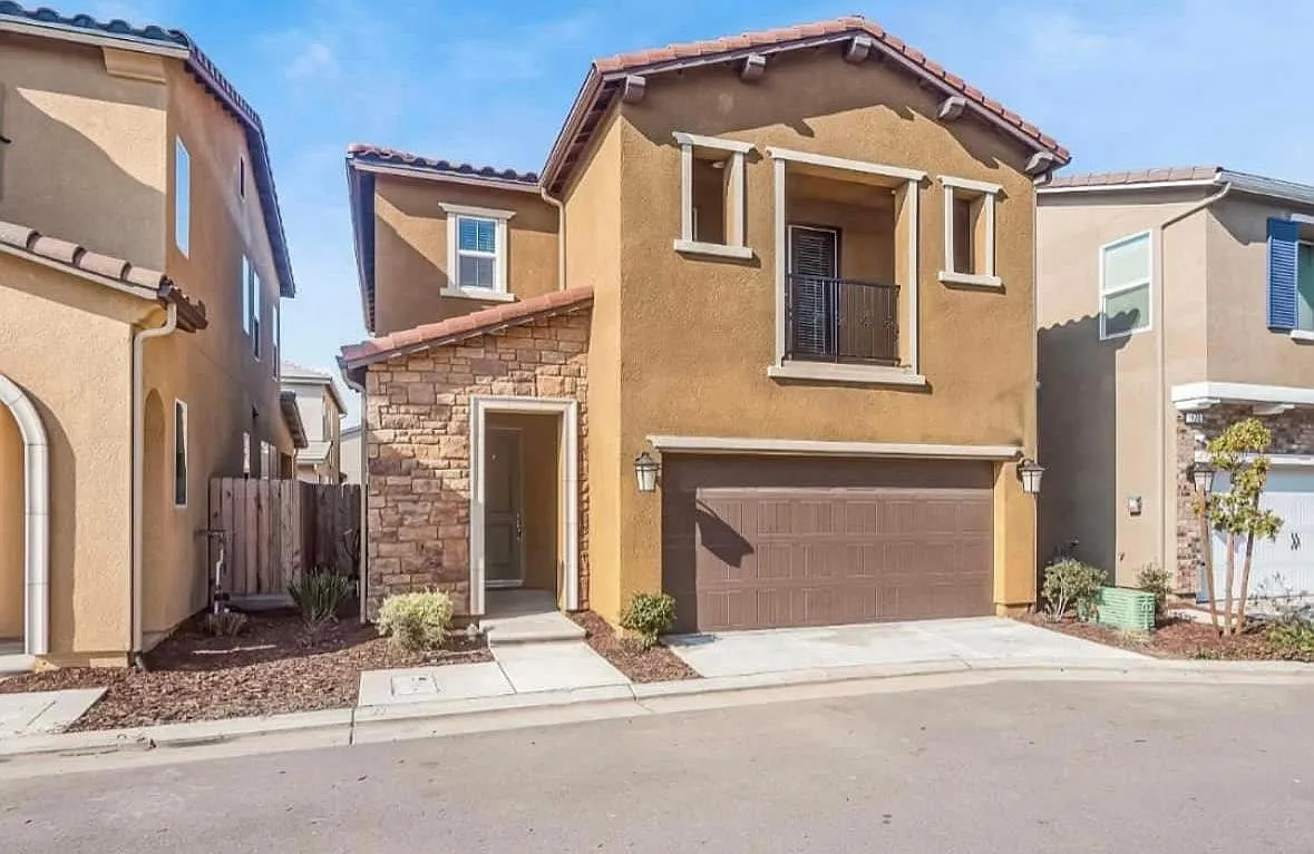 188 Aria Ave S photo 1