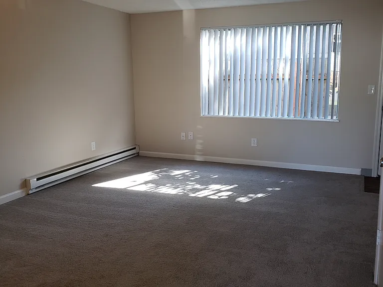 Sherwood Manor Apts — Photo 10