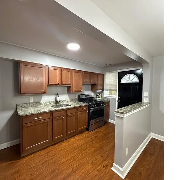 300 Leeanne Rd — Photo 1