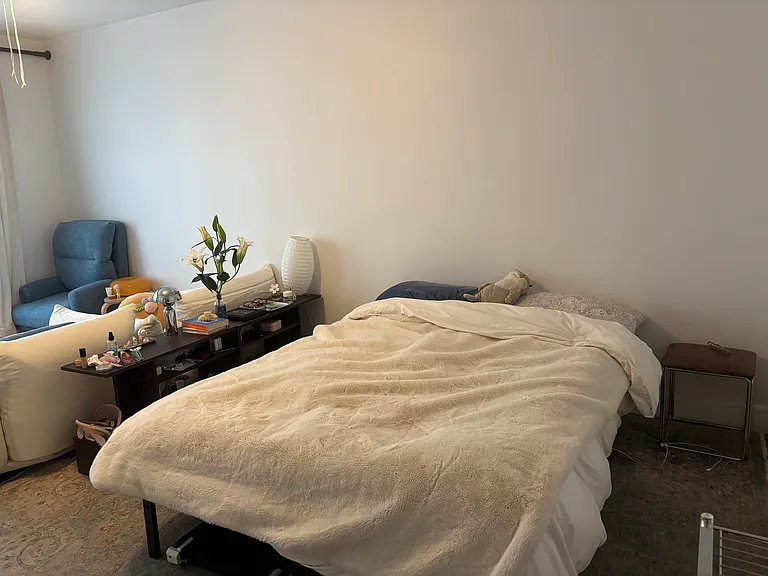 821 S Serrano Ave #4 — Photo 16