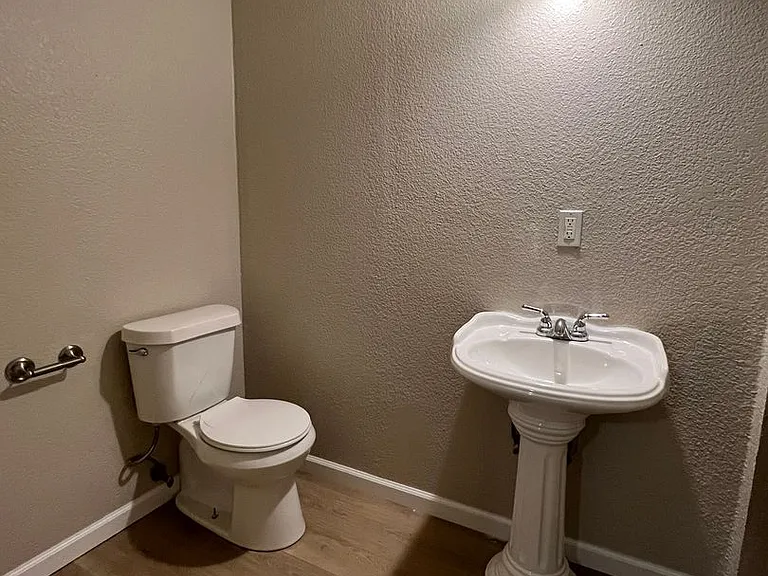 4203 SE Dorchester Dr — Photo 10