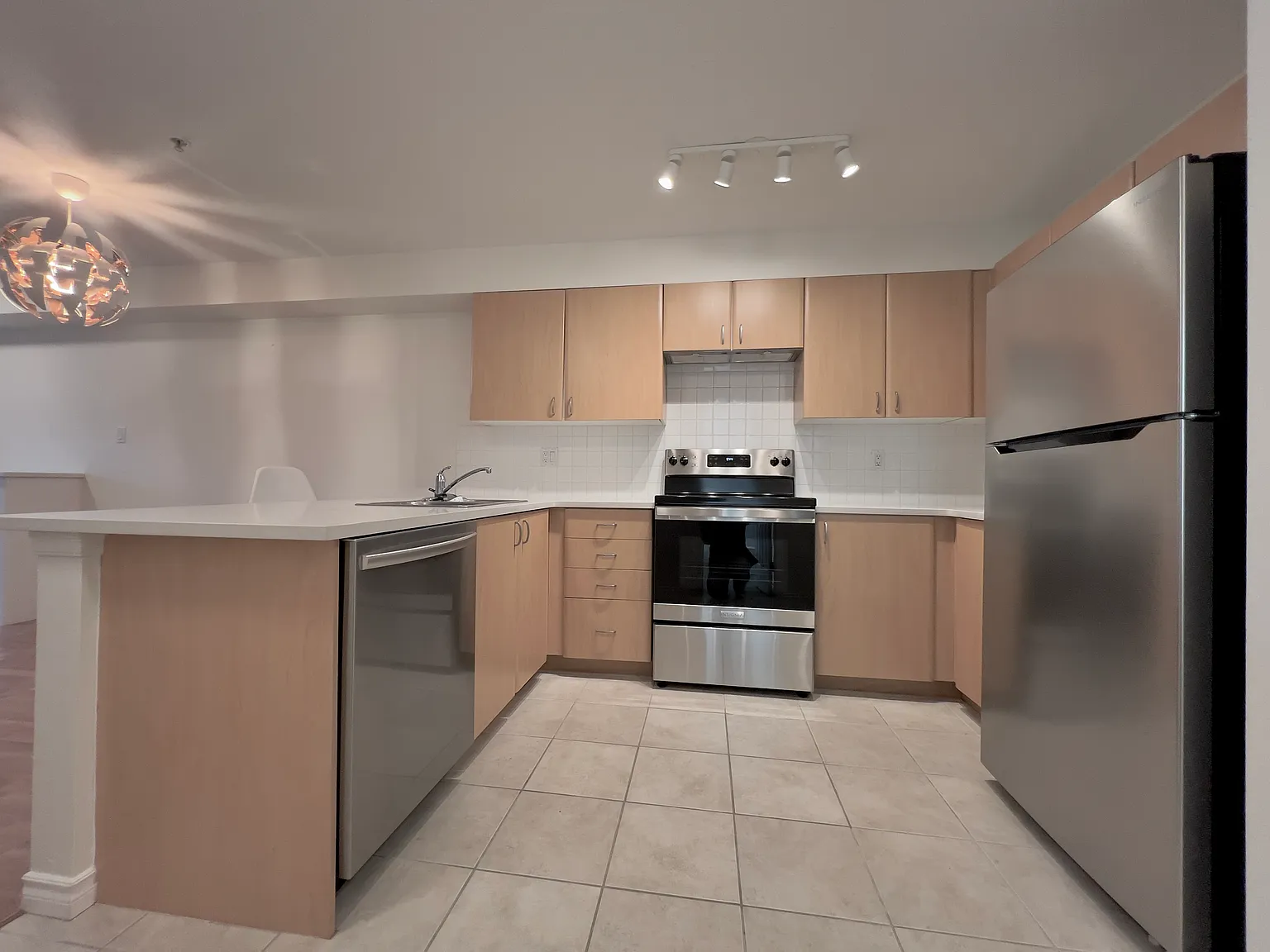 1 bed, 558 sqft, $1,700 — Photo 2