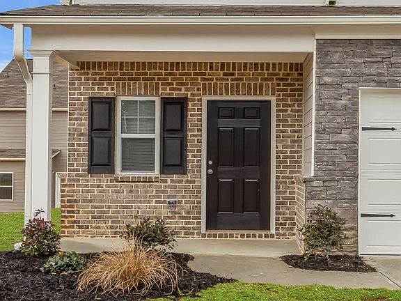 Sizable new home in amenity-rich community