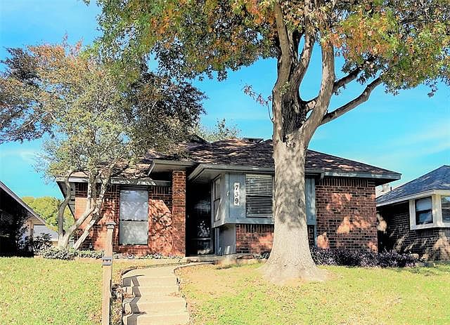 1st image of 739 Red Oak Dr