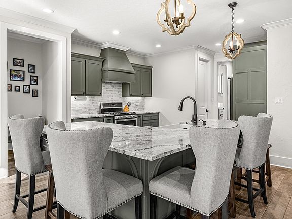 5th image of 212 Saddle Brook Cir