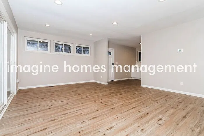 3 bed, 1.5 bath, 1176 sqft, $1,995 — Photo 3