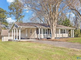 152 6th St W, Grant, AL 35747