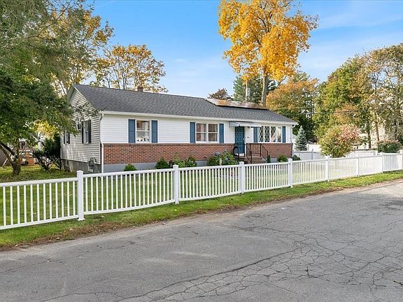 3rd image of 1 Gaywood Cir