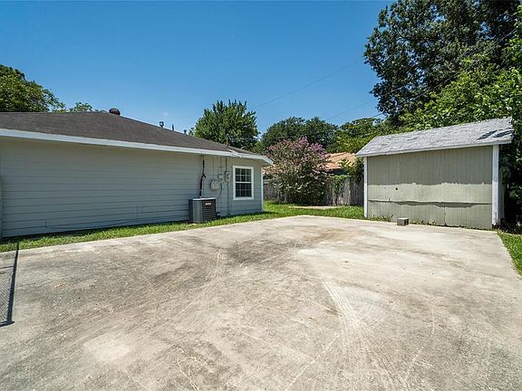 3rd image of 511 S Circle Dr
