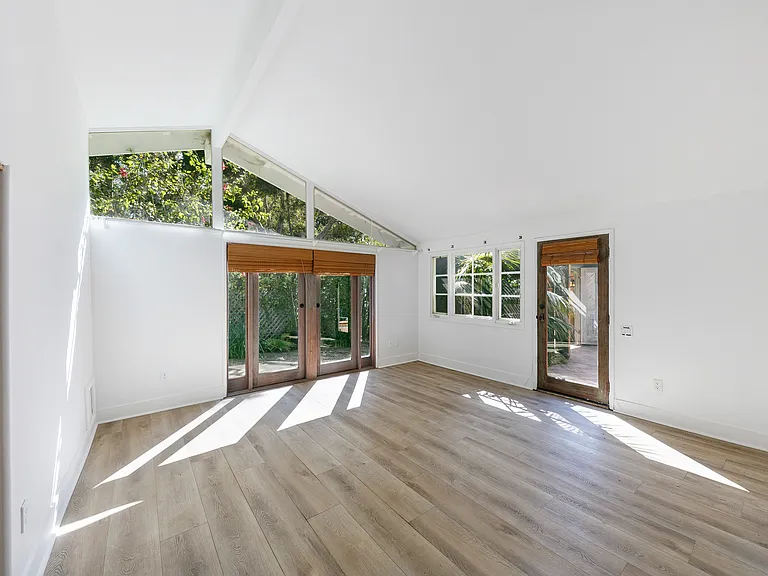 6328 Frondosa Dr — Photo 15