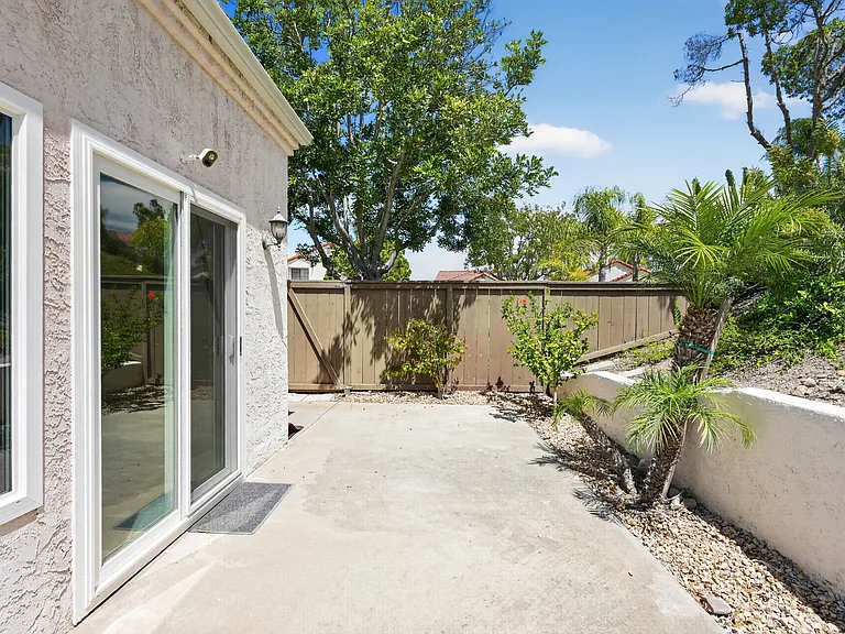 12137 Putting Green Row — Photo 45