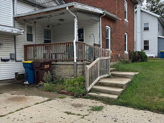 3rd image of 206 E Stocker St