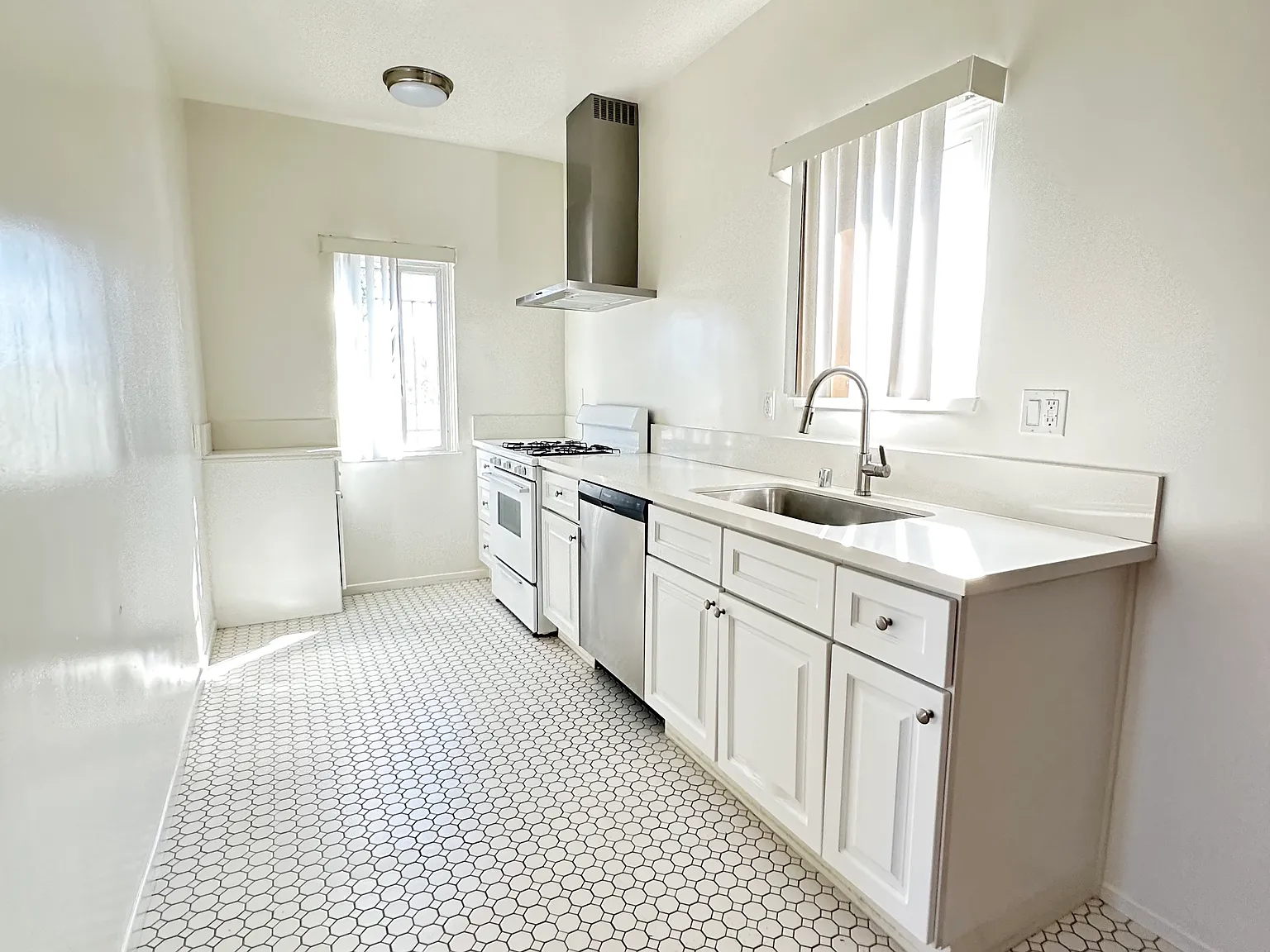 2 bed, $2,150 — Photo 1