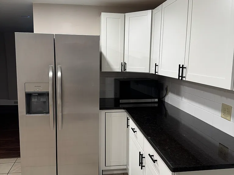 9 Washington Pl #BASEMENT — Photo 2
