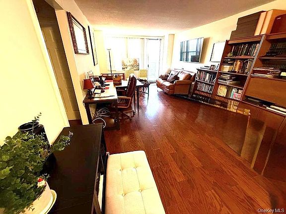 5th image of 4140 Union St APT 6S