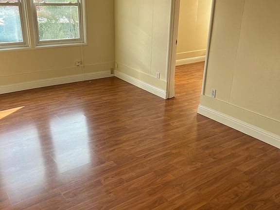 4th image of 2151 Hanover St APT 4