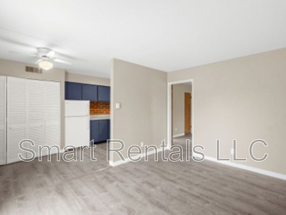 4th image of 9979 Chateau Roi Dr #1