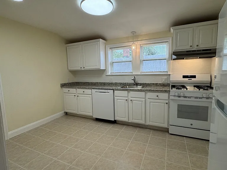 5 Woodbury Ave #3 — Photo 3