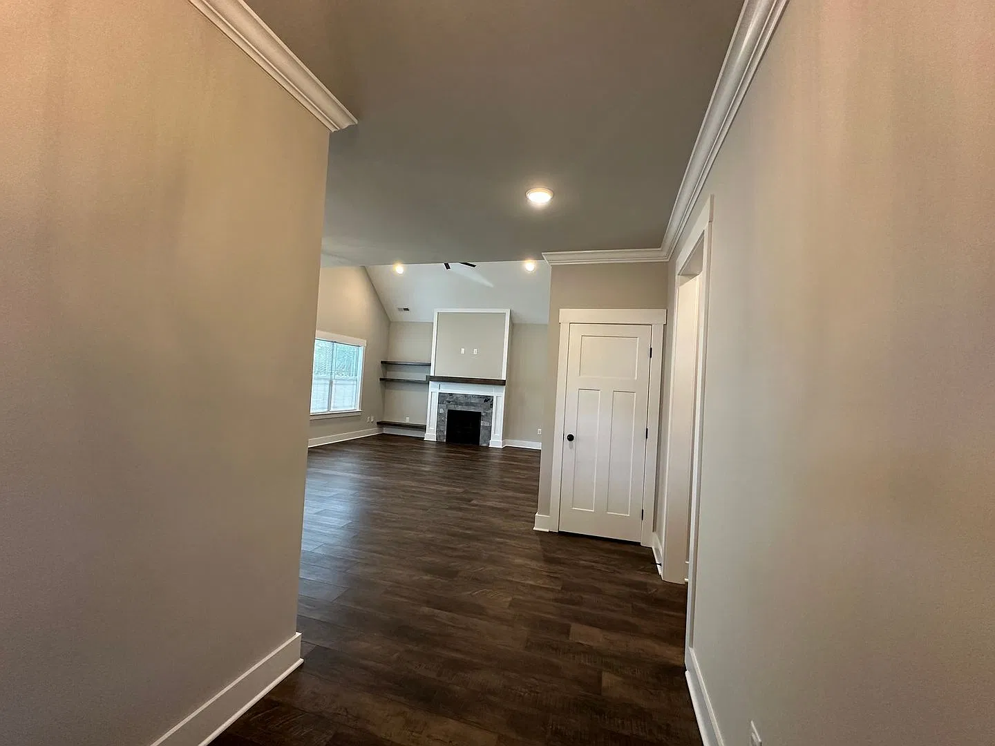 Beautiful 4 Bed, 2.5 Bath, 2 Car Garage - Community Pool & Walking Trail! — Photo 2
