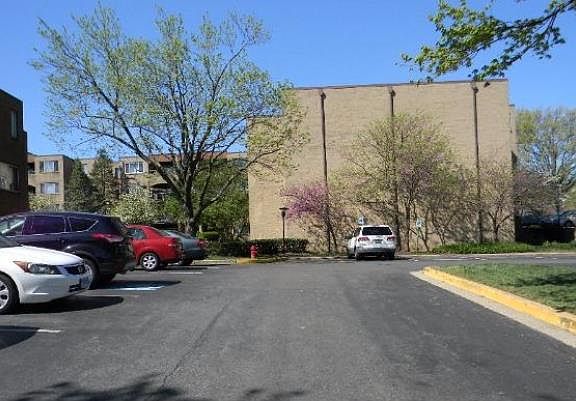 2nd image of 408 Girard St APT 104