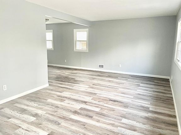 3rd image of 19 Tremont Ter Floor 1