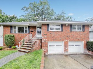 193 Lakeview Ave, Leonia, NJ 07605