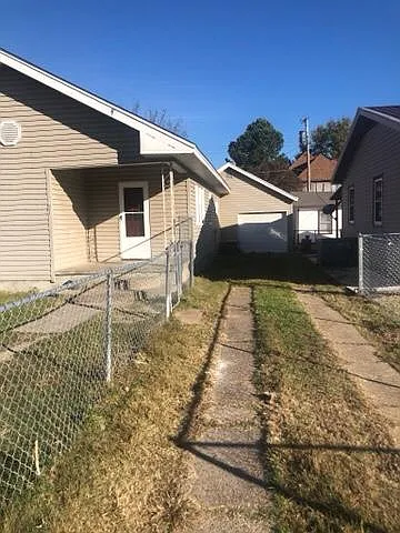 1003 W 7th St — Photo 9