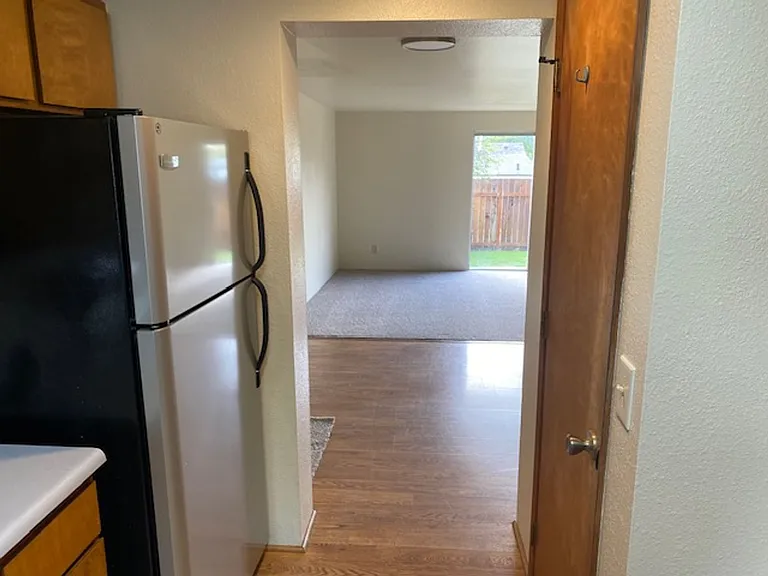 329 Bessie St — Photo 5