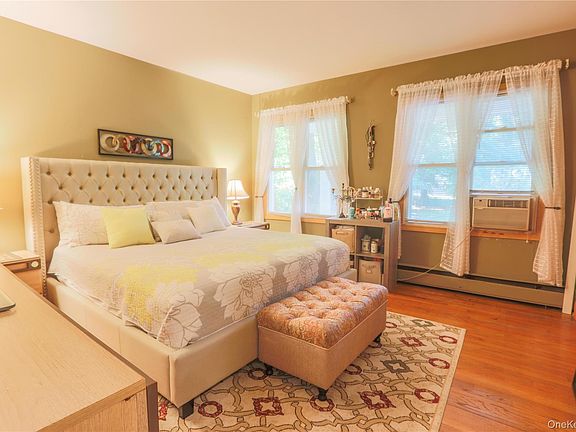 5th image of 1553 Strawberry Road