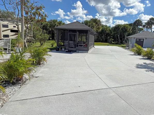 48 Sunset Dr, Titusville, FL 32780