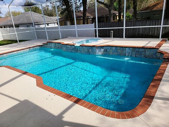 4th image of 4008 Valrico Grove Dr