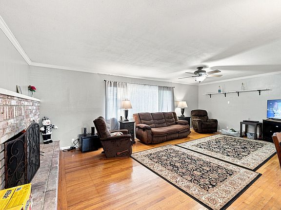 3rd image of 1349 Carter Way