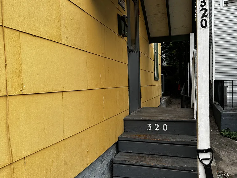 320 W Stephen St #B — Photo 2