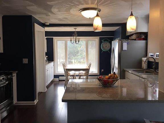 Breakfast bar and Bfast Nook