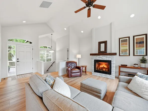 1287 NW City Heights Dr, Bend, OR 97703
