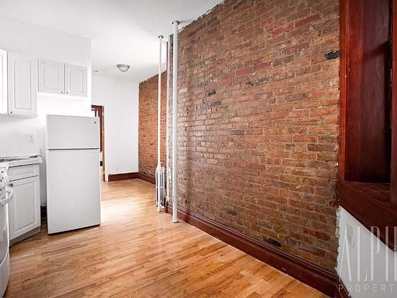 4th image of 114 E 4th St APT 5