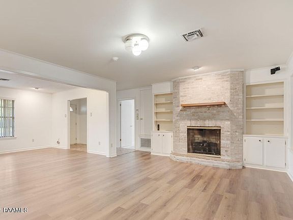 4th image of 216 Broadmoor Blvd