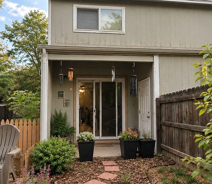 2 bed, 1.5 bath, 992 sqft, $1,900 — Photo 2