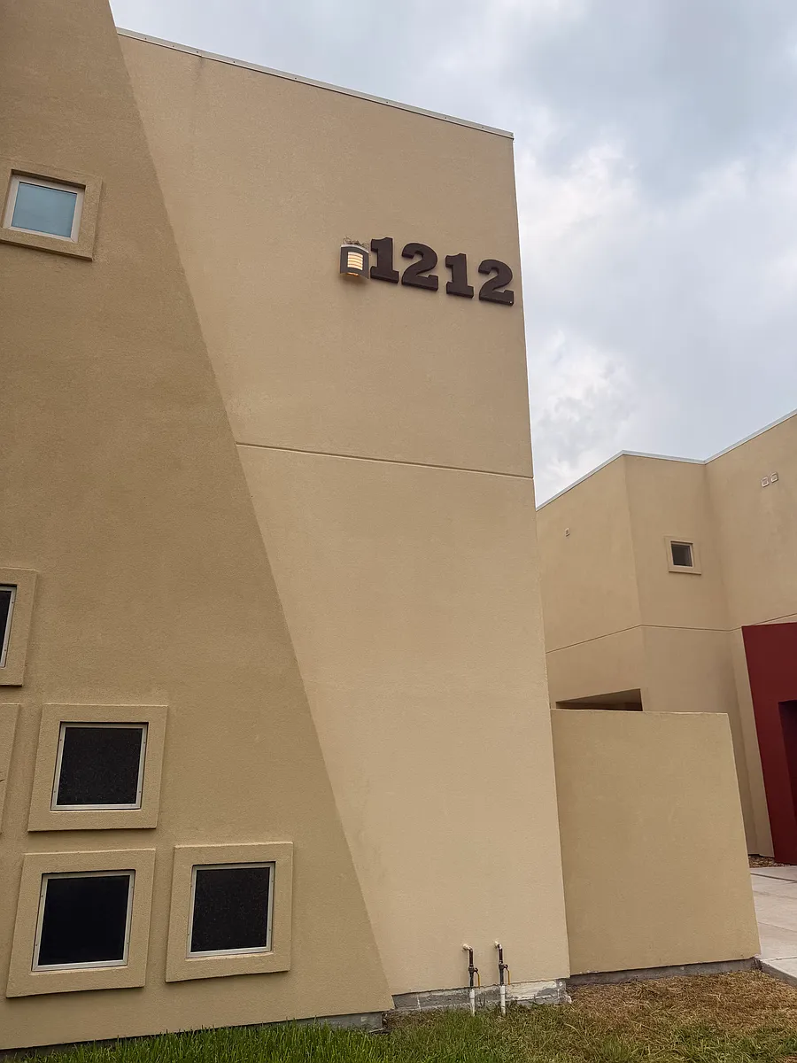 Building Photo - 1212 E Daffodil Ave #A