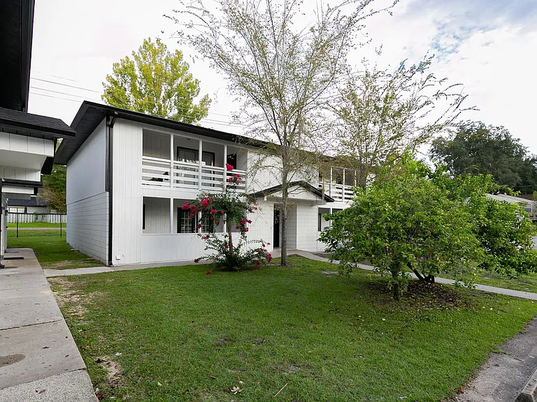 Oak Terrace — Photo 19